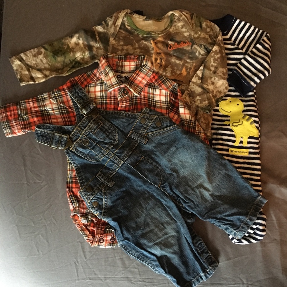 Baby bundle onesies and overalls size 3M